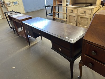 Lot 818 - Dressing table