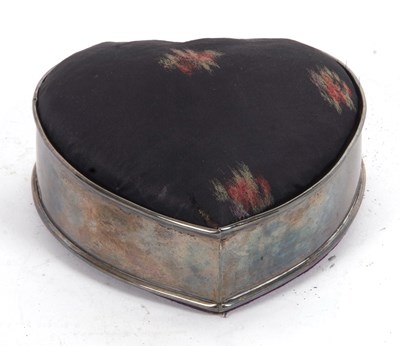 Lot 43 - An Edwardian heart shaped jewellery box,...