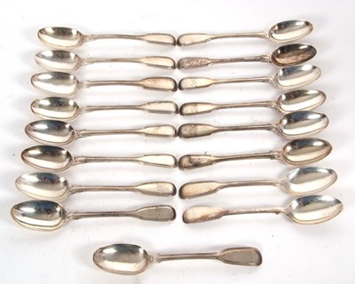 Lot 49 - Sixteen silver fiddle and thread pattern...