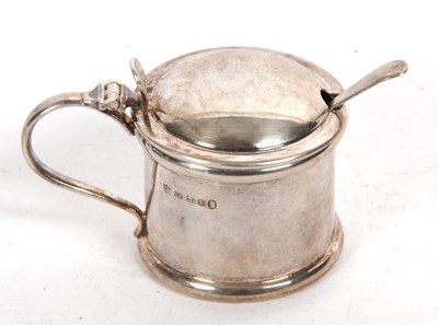 Lot 122 - George V silver drum mustard and blue glass...