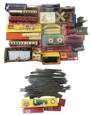 Lot 74 - A collection of vintage Hornby Dublo 00 gauge...