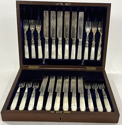 Lot 196 - A cased set of early 20th Century twelve piece...