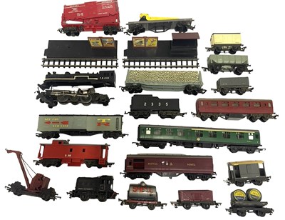 Lot 79 - A collection of various 00 gauge rolling stock,...