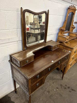 Lot 779 - An Edwardian mahogany dressing chest