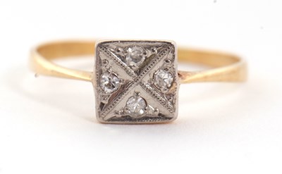 Lot 34 - An Edwardian diamond ring, the square plaque...