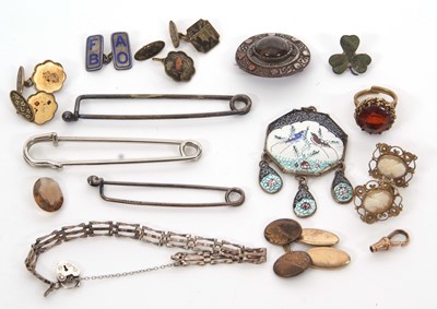 Lot 421 - A mixed ot of jewellery: to include a silver...