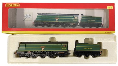 Lot 27 - A boxed Hornby 00 gauge SR 4-6-2 West Country...