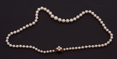 Lot 317 - A cultured pearl necklace with 9ct clasp, the...