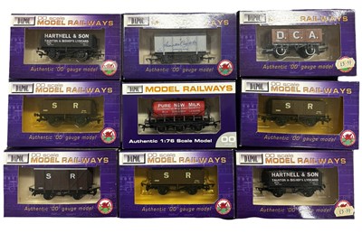 Lot 60 - 9 x Boxed Dapol 00 gauge wagons, tankers