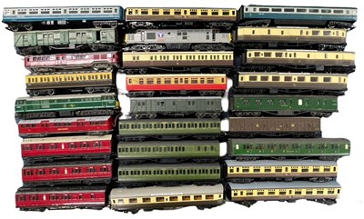 Lot 82 - A collection of various 00 gauge corridors