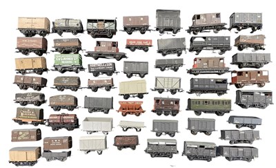 Lot 85 - A collection of various 00 gauge wagons and vans