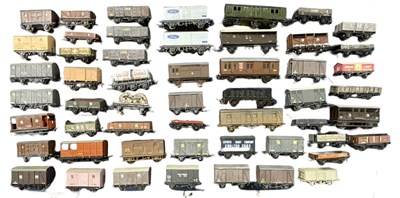 Lot 87 - A collection of various 00 gauge vans, wagons etc