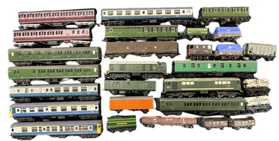 Lot 93 - A collection of various 00 gauge coaches,...