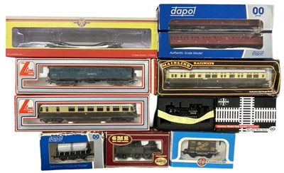 Lot 80 - A collection of various boxed 00 gauge rolling...