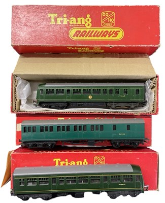 Lot 68 - 3 x boxed Triang 00 gauge corridors, to...