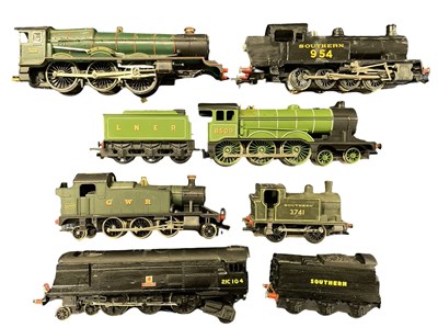 Lot 91 - A collection of various 00 gauge locomotives,...