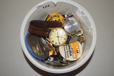 Lot 124 - Box of various assorted badges and other items