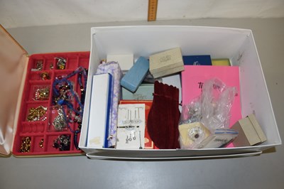 Lot 130 - Box of assorted costume jewellery