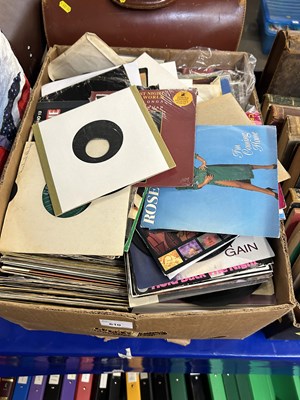 Lot 610 - Box of assorted singles