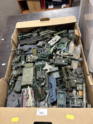 Lot 660 - A box of assorted toy military vehicles