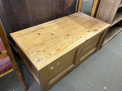 Lot 752 - Modern pine blanket box