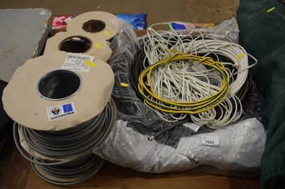 Lot 1022 - Mixed lot of various electrical wiring etc