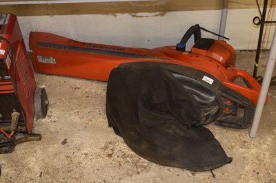 Lot 1005 - Husquvarna petrol leaf vacuum