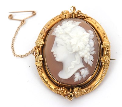 Lot 137 - A cameo brooch, the oval shell cameo of a...