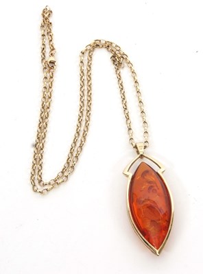 Lot 135 - A 9ct amber pendant and chain, the marquise...