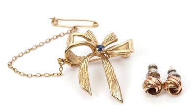 Lot 82 - A 9ct bow brooch and a pair of earstuds; the...