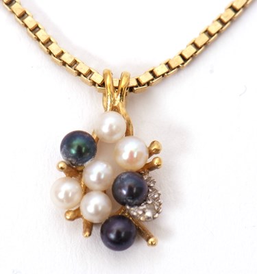 Lot 76 - A 9ct cultured pearl pendant necklace, the...