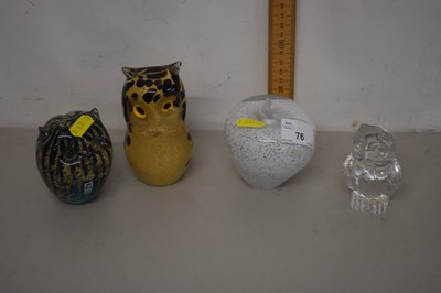 Lot 76 - Group of three various glass owl models and a...