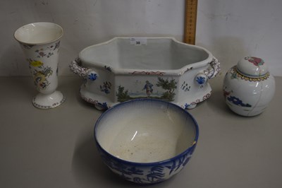 Lot 30 - Mixed Lot: Continental planter, small Chinese...