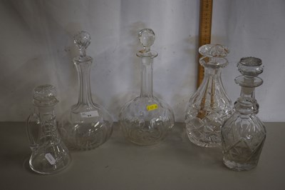 Lot 31 - Mixed Lot: Five various assorted decanters