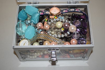 Lot 128 - Case of assorted costume jewellery