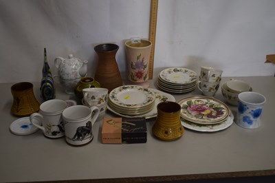 Lot 174 - Mixed Lot: Various tea wares, vases and other...