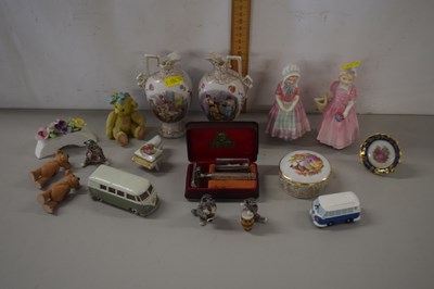 Lot 209 - Mixed Lot:  Various ornaments and other items...