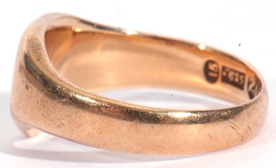 Lot 20 - Victorian 15ct gold signet ring, the shield...