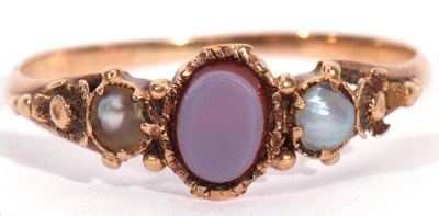 Lot 27 - Antique sardonyx and pearl ring, the small...