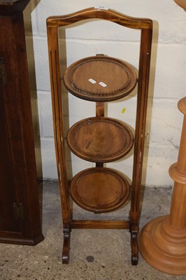 Lot 373 - 20th Century three tier folding cake stand