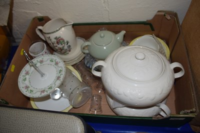 Lot 502 - Mixed ceramics to include cream ware tureens,...