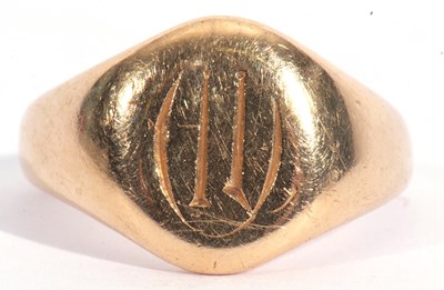 Lot 46 - 18ct gold gents signet ring, the oval panel...