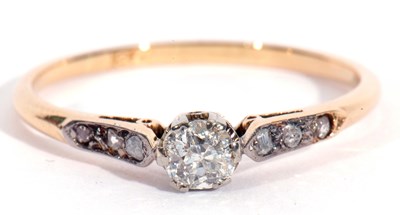 Lot 59 - Antique single stone diamond ring, the round...