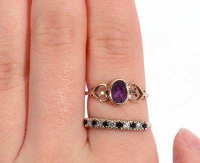 Lot 61 - 9ct gold amethyst single stone ring featuring...