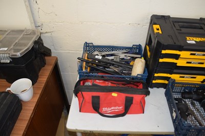 Lot 1032 - Mixed lot of various working tools, vices,...