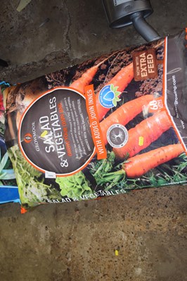 Lot 1080 - Five bags of Grow More Salad and Vegetable...