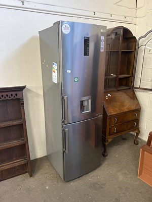 Lot 685 - An LG fridge freezer