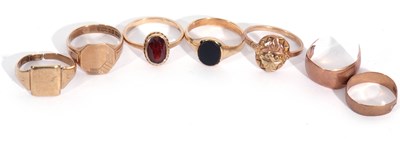 Lot 76 - Mixed Lot: two 9ct stamped gents signet rings,...