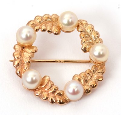 Lot 95 - A 9ct cultured pearl wreath brooch, the round...