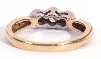 Lot 82 - 18ct gold three stone diamond ring featuring...